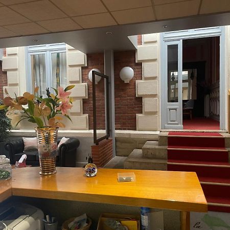 Hotel Le Beau Site Gien Exteriör bild