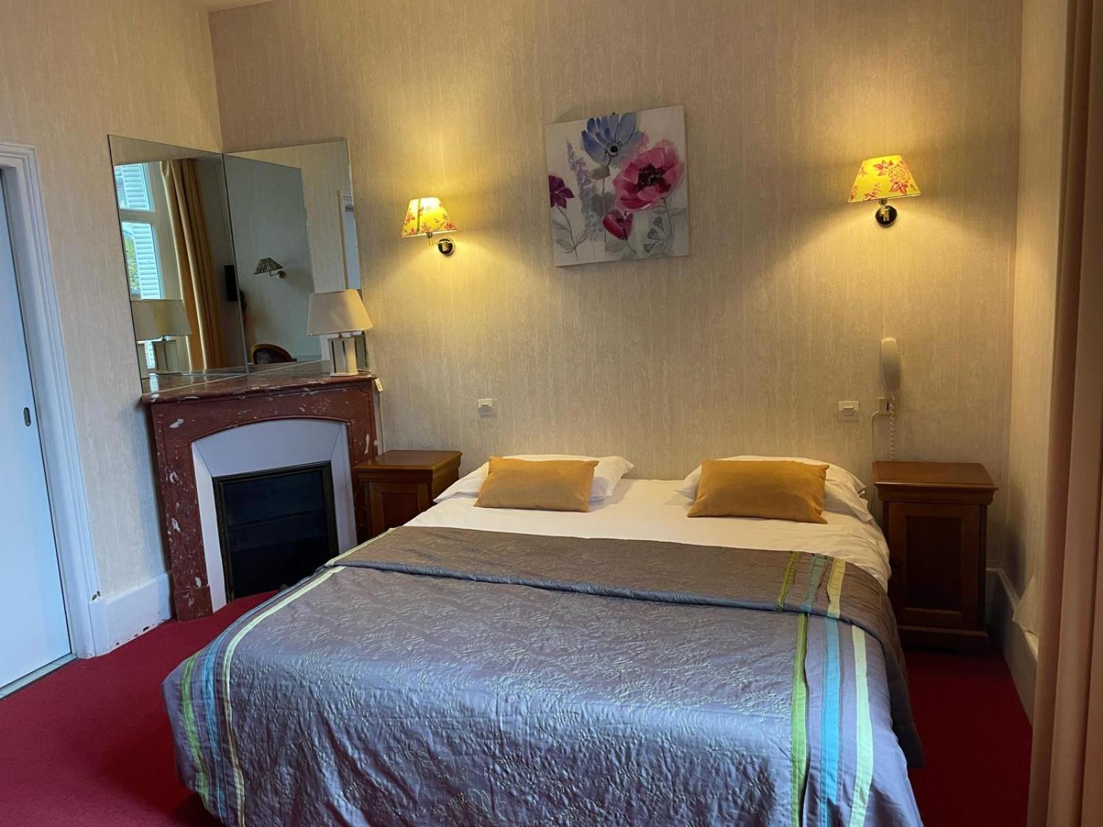 Hotel Le Beau Site Gien Exteriör bild