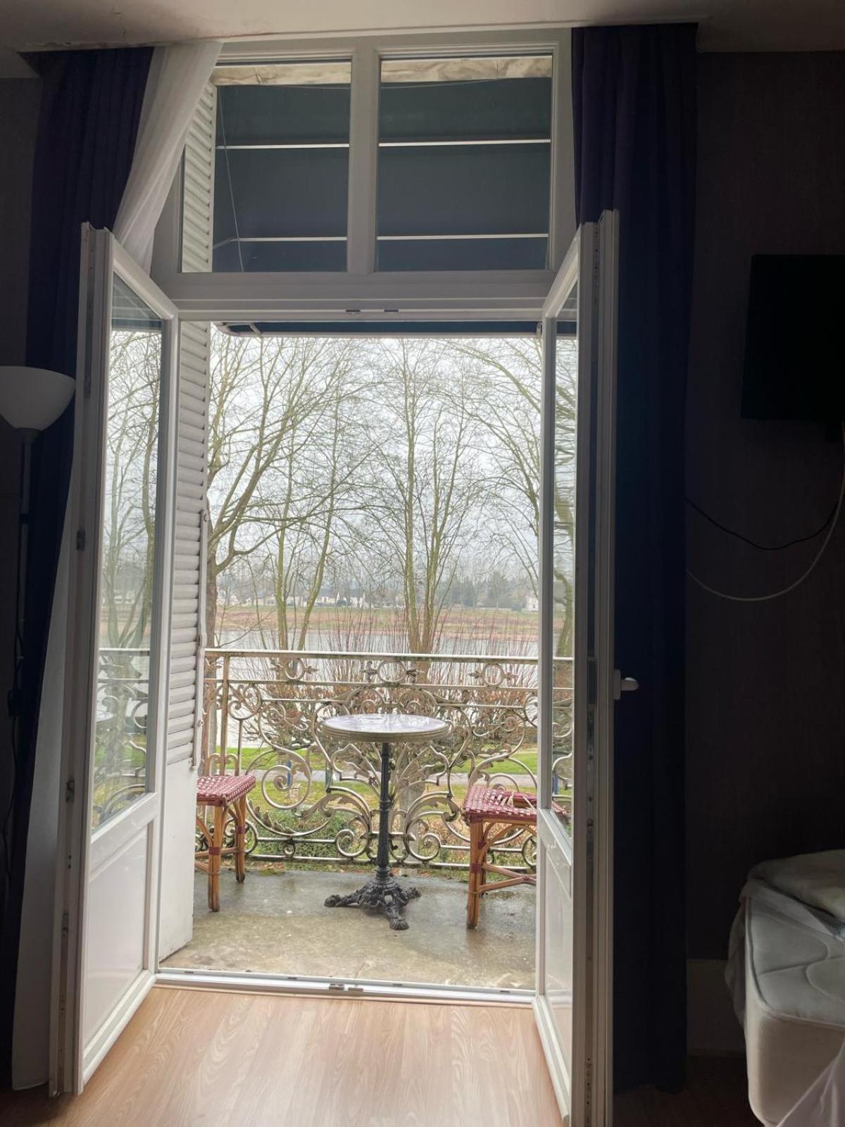 Hotel Le Beau Site Gien Exteriör bild