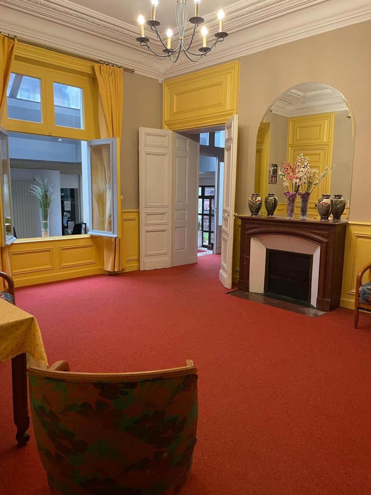 Hotel Le Beau Site Gien Exteriör bild