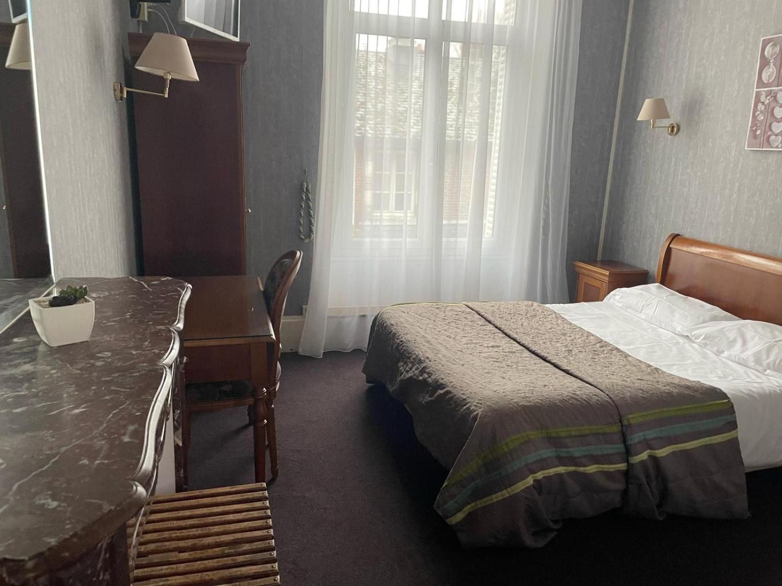 Hotel Le Beau Site Gien Exteriör bild