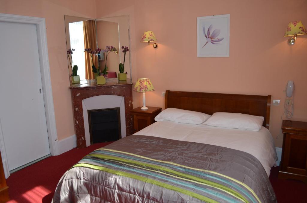 Hotel Le Beau Site Gien Rum bild