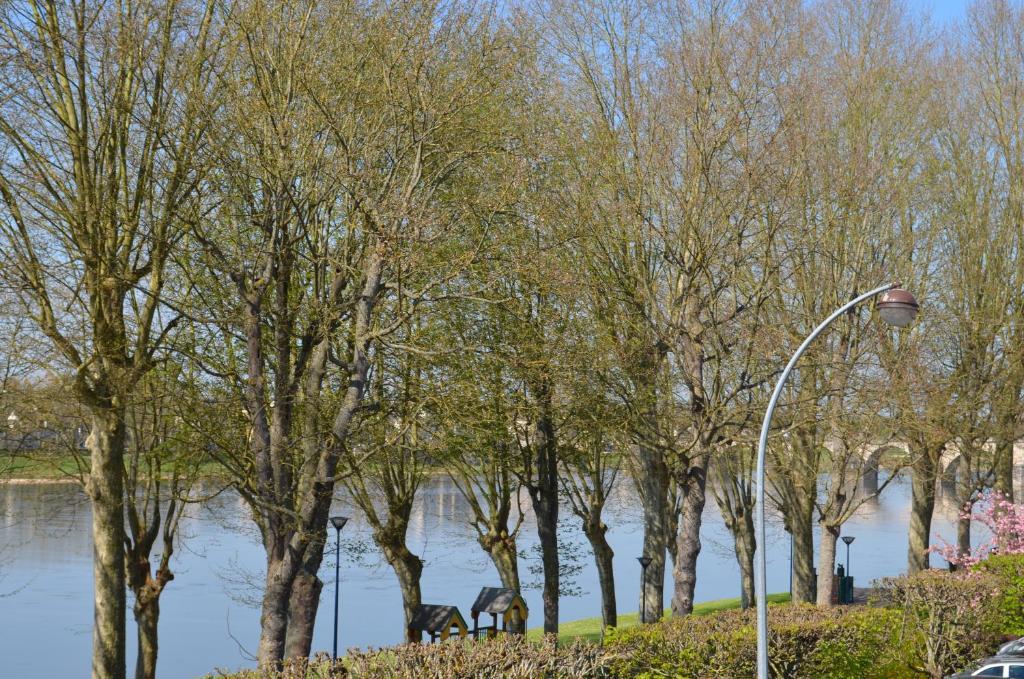 Hotel Le Beau Site Gien Exteriör bild