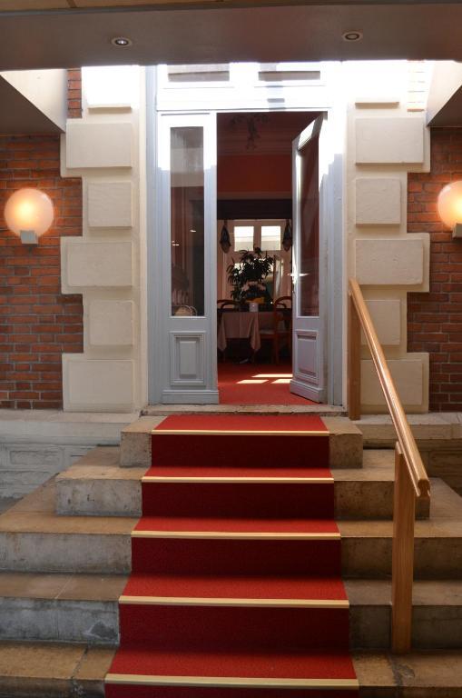 Hotel Le Beau Site Gien Exteriör bild