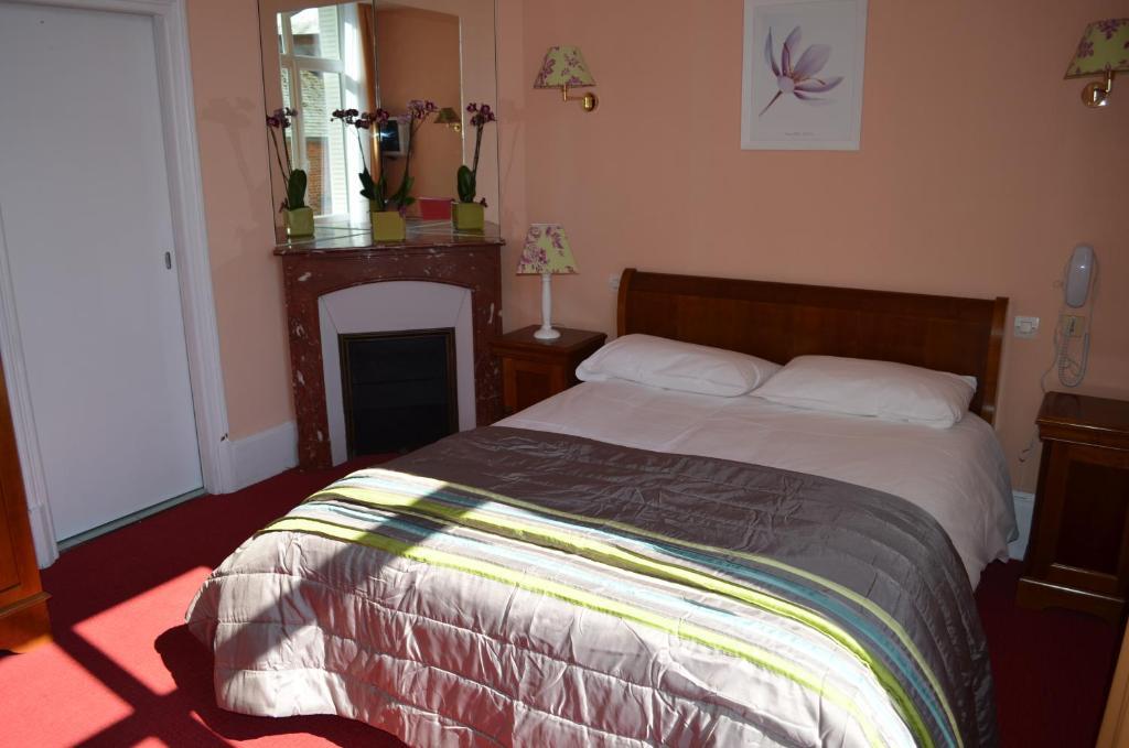 Hotel Le Beau Site Gien Exteriör bild